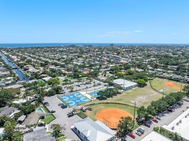 2221 NE 48th Court, Lighthouse Point, FL 33064