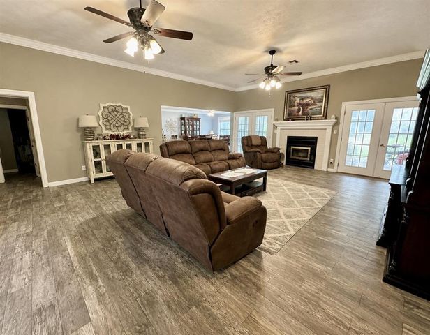 938 Chay Drive, Lake Charles, LA 70611