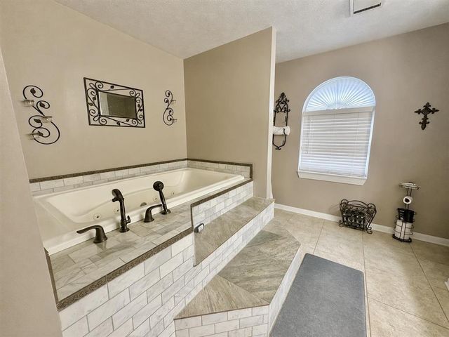 938 Chay Drive, Lake Charles, LA 70611