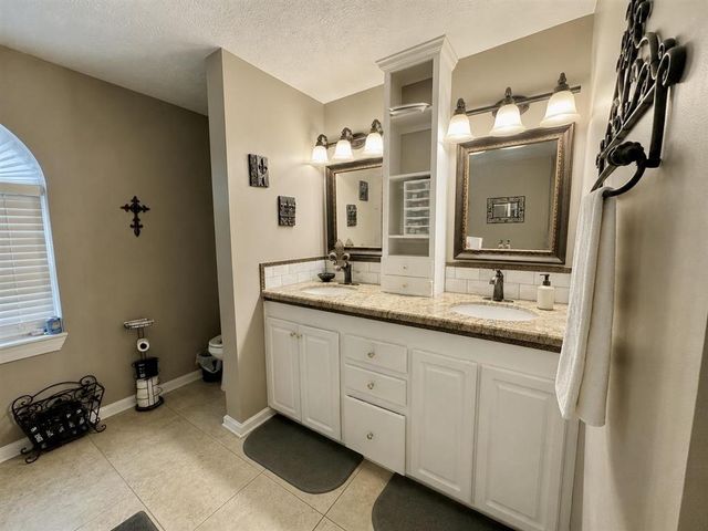938 Chay Drive, Lake Charles, LA 70611