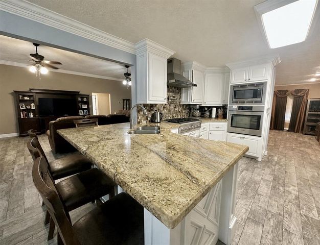 938 Chay Drive, Lake Charles, LA 70611