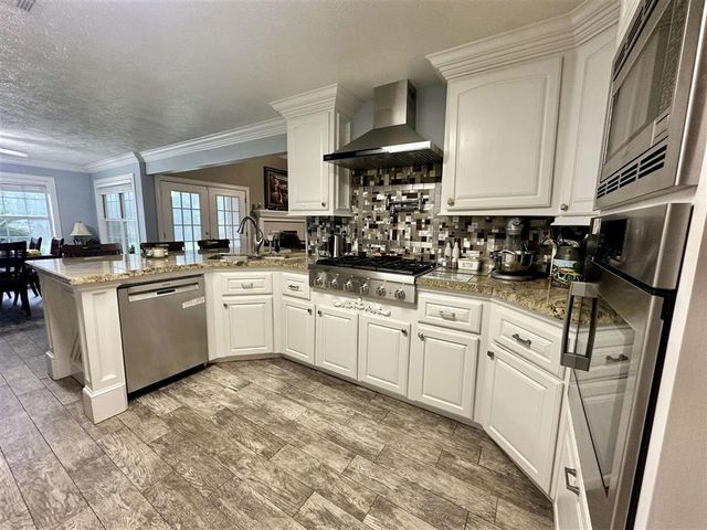 938 Chay Drive, Lake Charles, LA 70611
