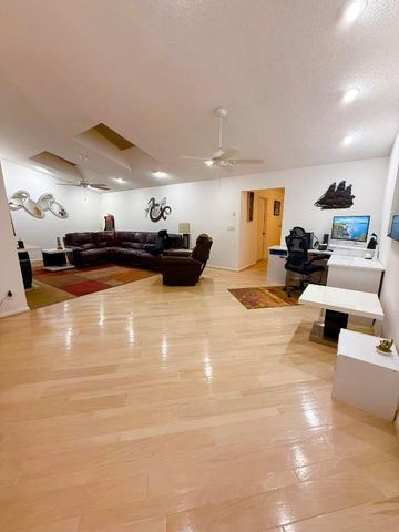 7024 Golf Pointe Circle, Tamarac, FL 33321