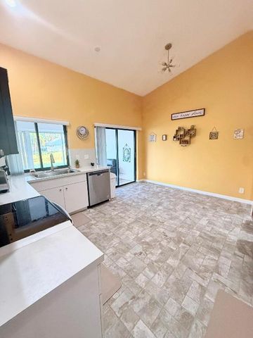 7024 Golf Pointe Circle, Tamarac, FL 33321