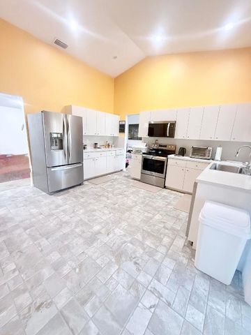 7024 Golf Pointe Circle, Tamarac, FL 33321