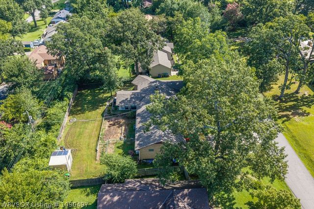 1135 N 57th Place, Fort Smith, AR 72904