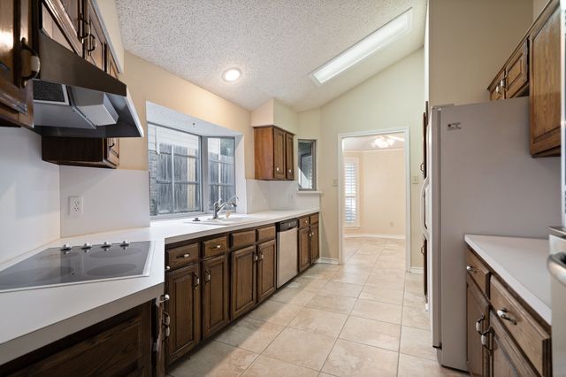 1306 Boardwalk Street, Arlington, TX 76011