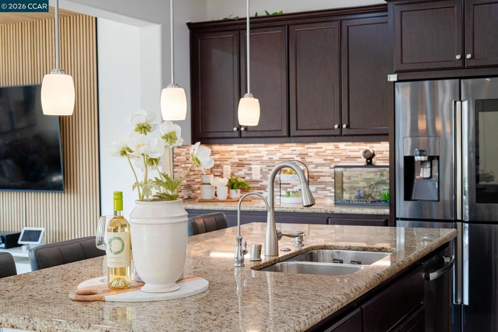 Image 10 of property listing at 1553 S Perkins Place, Mountain House, CA 95391