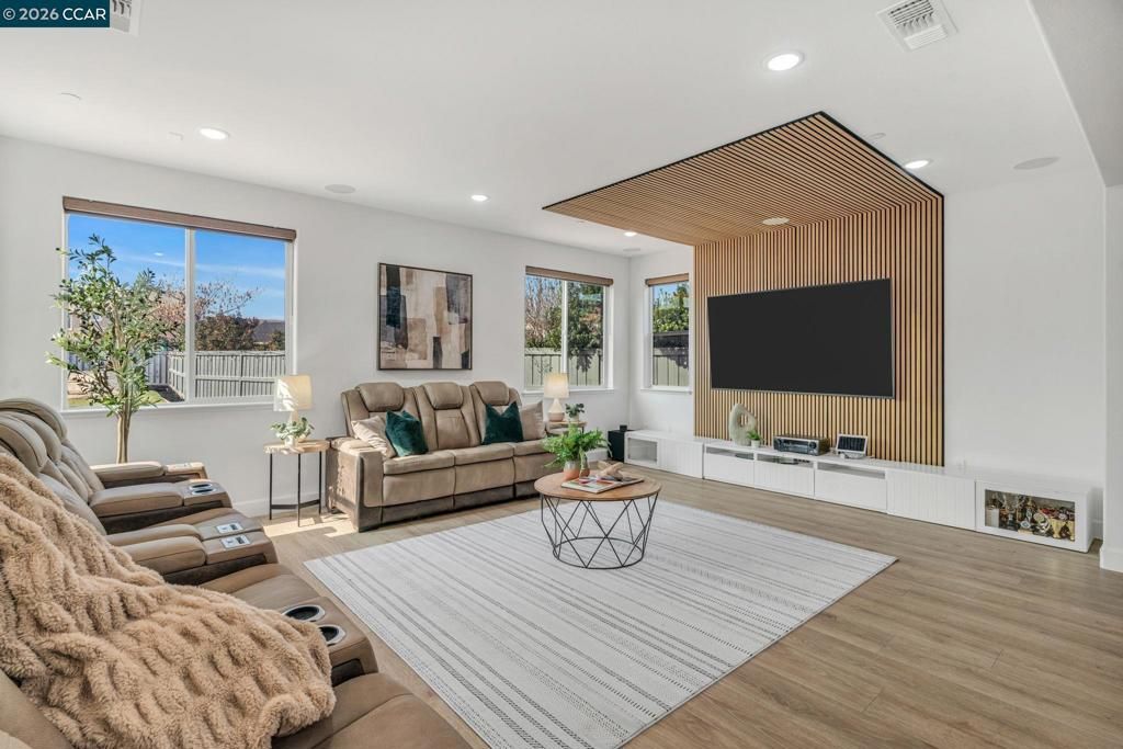 Image 11 of property listing at 1553 S Perkins Place, Mountain House, CA 95391