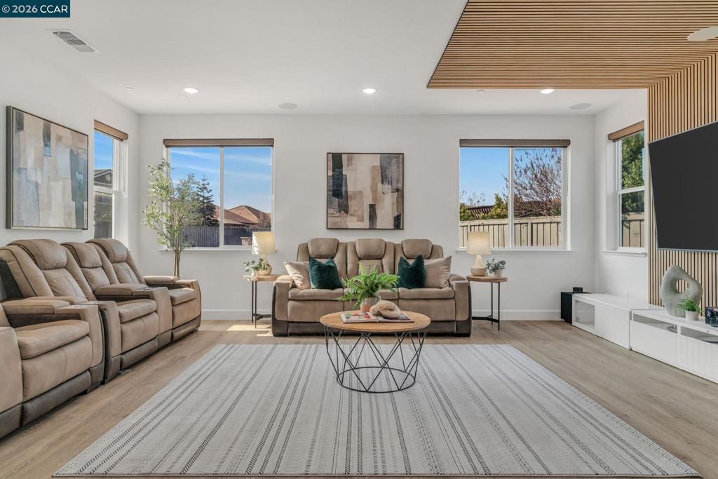 Image 15 of property listing at 1553 S Perkins Place, Mountain House, CA 95391