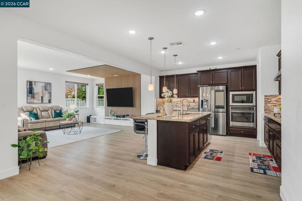 Image 4 of property listing at 1553 S Perkins Place, Mountain House, CA 95391