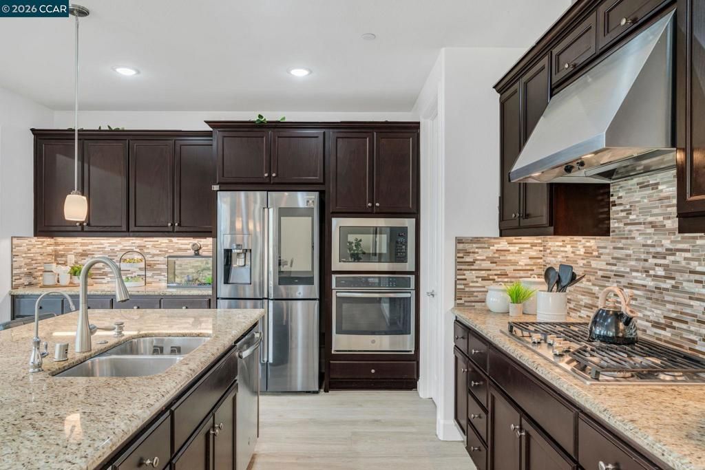 Image 9 of property listing at 1553 S Perkins Place, Mountain House, CA 95391