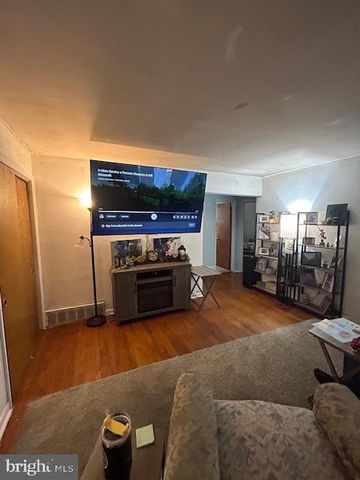 12 N WARWICK RD, Somerdale, NJ 08083