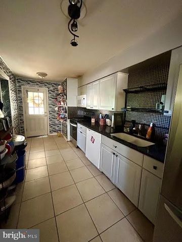 12 N WARWICK RD, Somerdale, NJ 08083