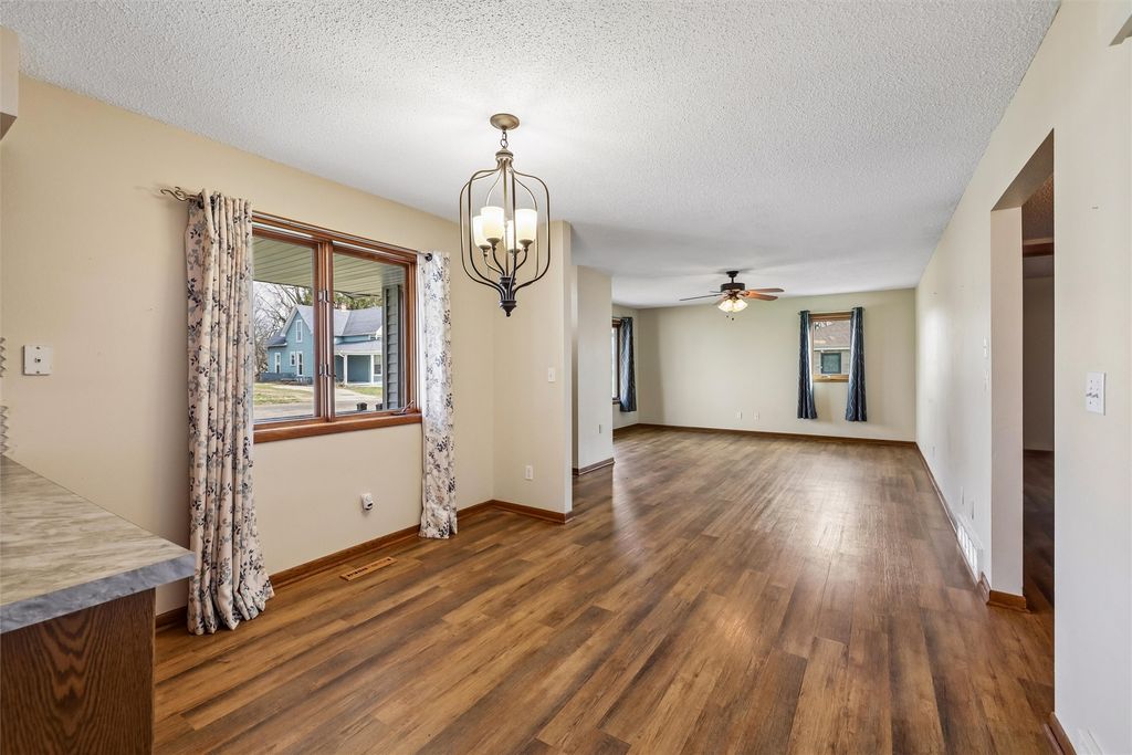 307 S Columbus Street, Pleasantville, IA 50225