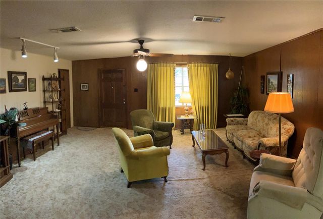 1006 Clearspring Drive, Brenham, TX 77833