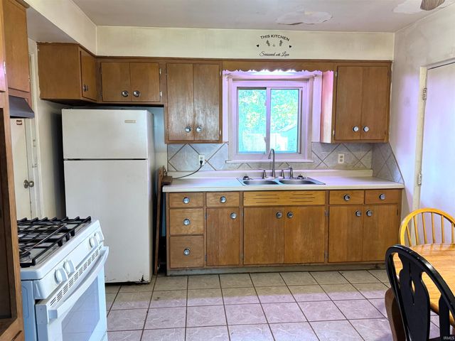 54039 County Road 5, Elkhart, IN 46514