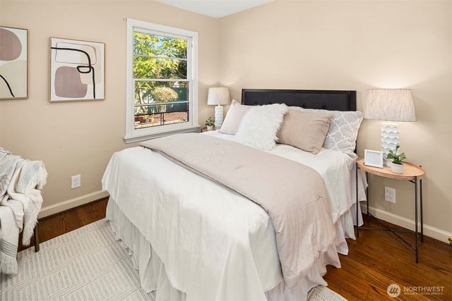 7812 Stone Avenue N, Seattle, WA 98103