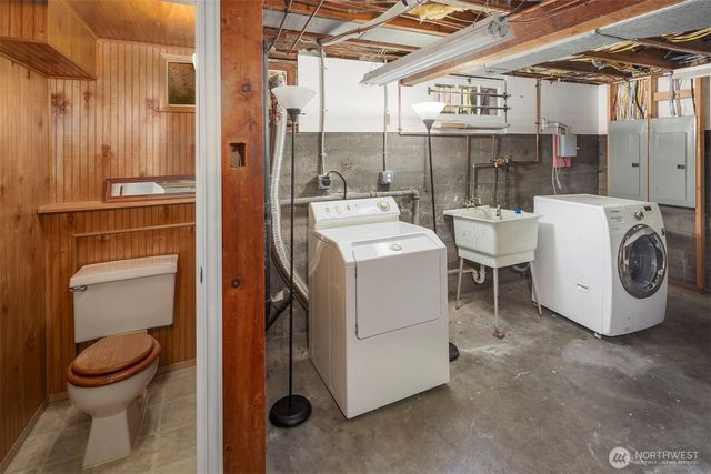 7812 Stone Avenue N, Seattle, WA 98103