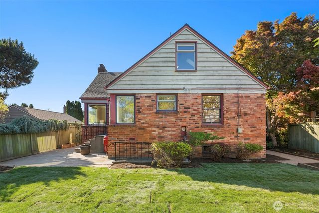 7812 Stone Avenue N, Seattle, WA 98103