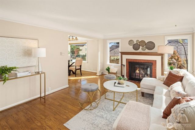 7812 Stone Avenue N, Seattle, WA 98103