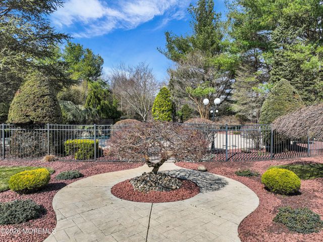 10 Old Cider Mill Road, Manalapan, NJ 07726
