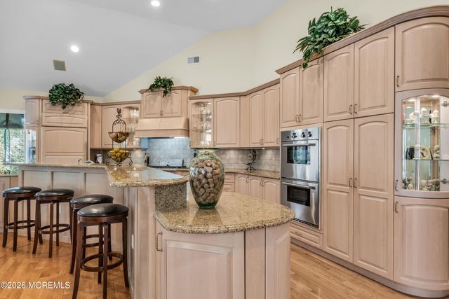 10 Old Cider Mill Road, Manalapan, NJ 07726