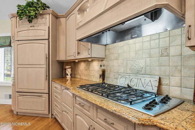 10 Old Cider Mill Road, Manalapan, NJ 07726