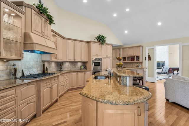 10 Old Cider Mill Road, Manalapan, NJ 07726