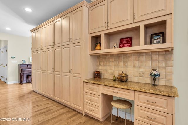 10 Old Cider Mill Road, Manalapan, NJ 07726