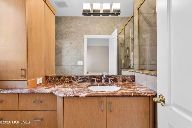 10 Old Cider Mill Road, Manalapan, NJ 07726