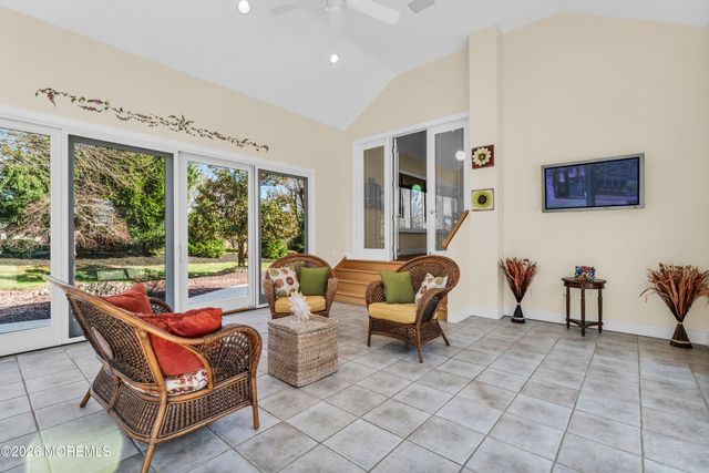 10 Old Cider Mill Road, Manalapan, NJ 07726