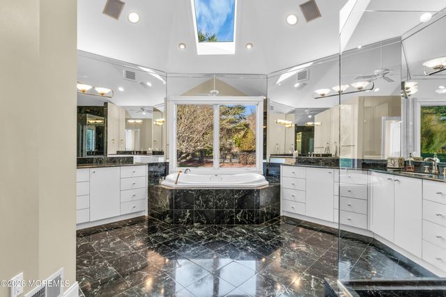 10 Old Cider Mill Road, Manalapan, NJ 07726