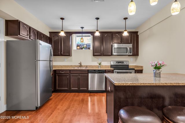 10 Old Cider Mill Road, Manalapan, NJ 07726