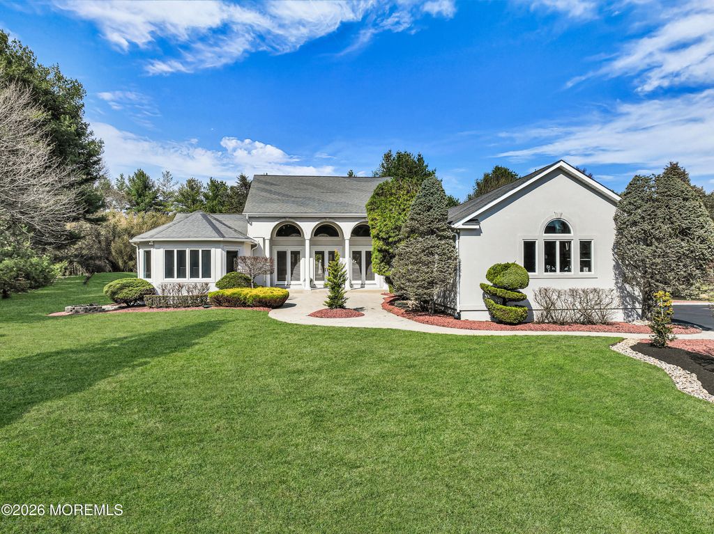 10 Old Cider Mill Road, Manalapan, NJ 07726