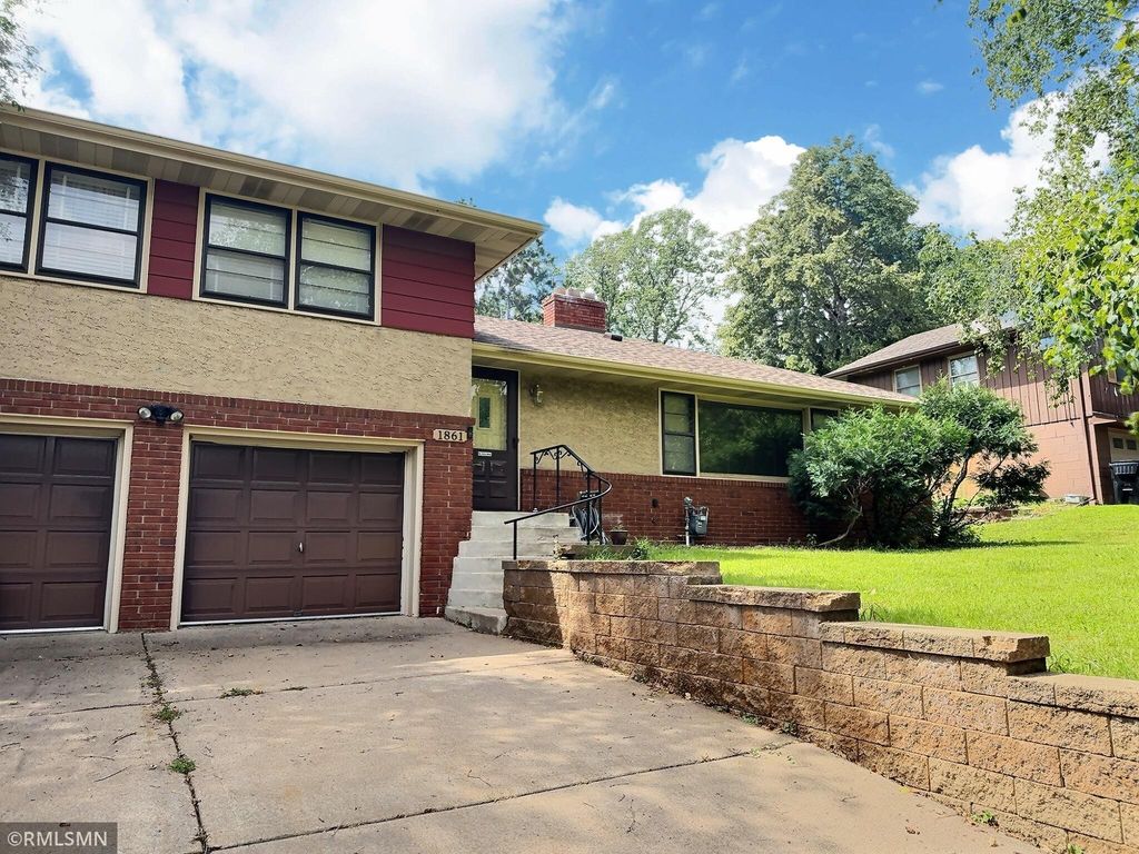 1861 Beaumont Street N, Maplewood, MN 55117