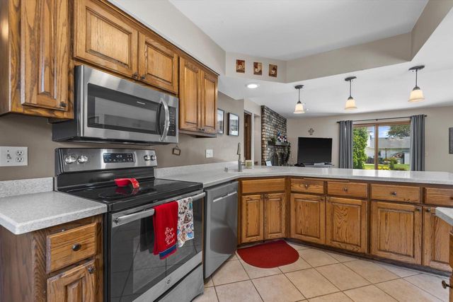 4440 S Rachel LANE, New Berlin, WI 53151