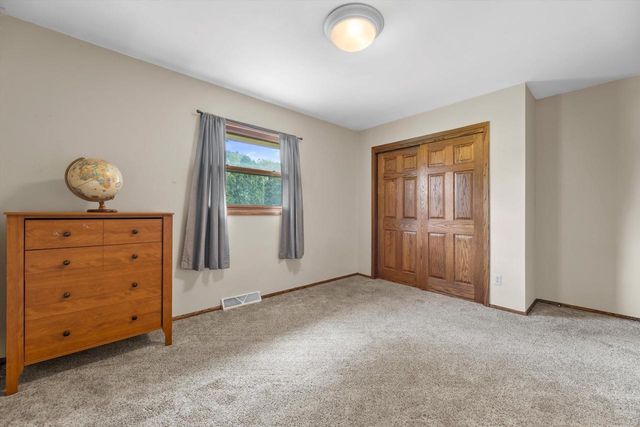 4440 S Rachel LANE, New Berlin, WI 53151