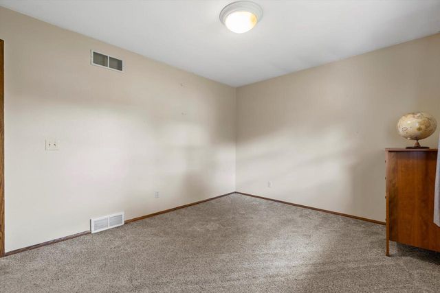 4440 S Rachel LANE, New Berlin, WI 53151