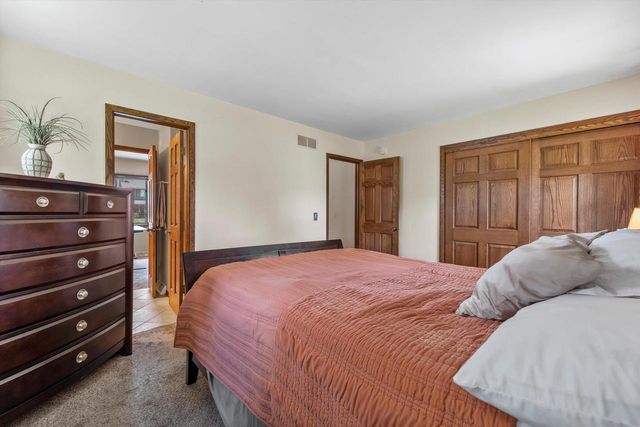 4440 S Rachel LANE, New Berlin, WI 53151