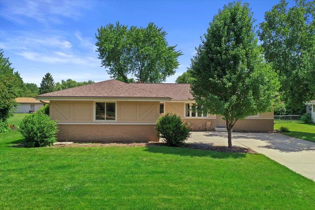 4440 S Rachel LANE, New Berlin, WI 53151