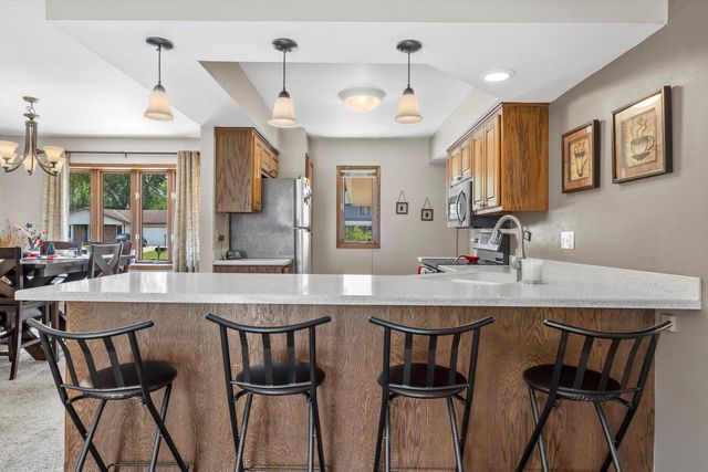 4440 S Rachel LANE, New Berlin, WI 53151