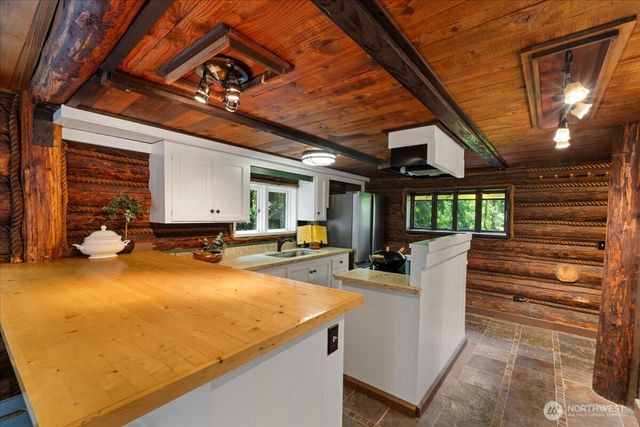 25525 SE Tiger Mountain Road, Issaquah, WA 98027