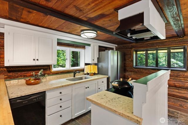 25525 SE Tiger Mountain Road, Issaquah, WA 98027
