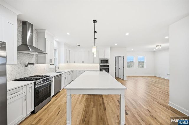 33 Eagles Nest Terrace, West Milford, NJ 07480