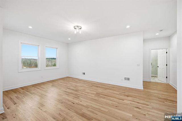 33 Eagles Nest Terrace, West Milford, NJ 07480