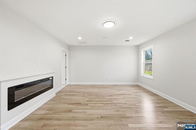 33 Eagles Nest Terrace, West Milford, NJ 07480