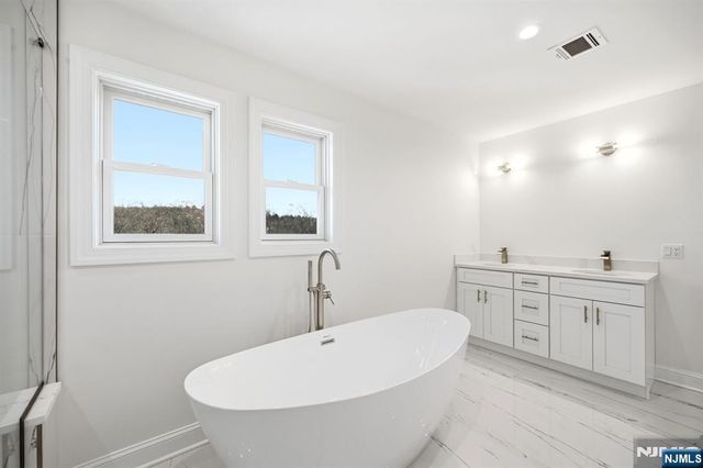 33 Eagles Nest Terrace, West Milford, NJ 07480