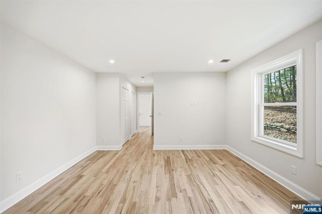 33 Eagles Nest Terrace, West Milford, NJ 07480