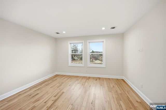 33 Eagles Nest Terrace, West Milford, NJ 07480